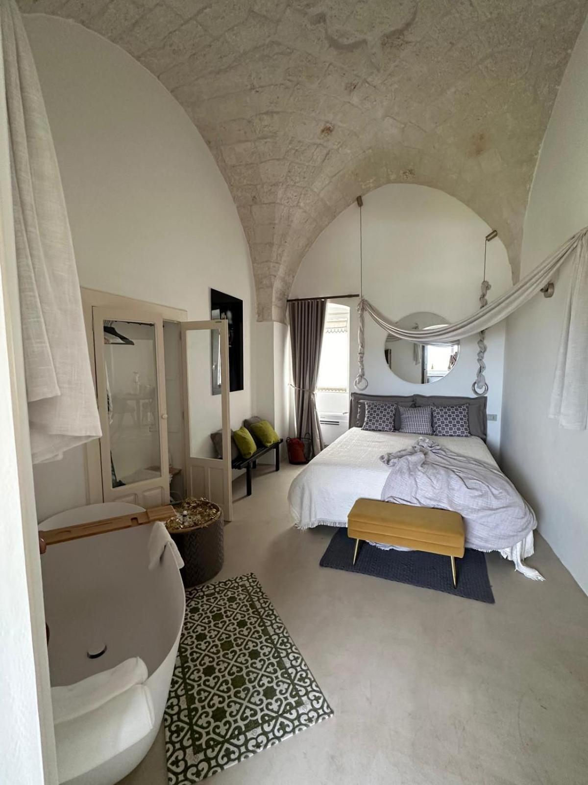 Suite Sami Charming Home ออสตูนี ภายนอก รูปภาพ